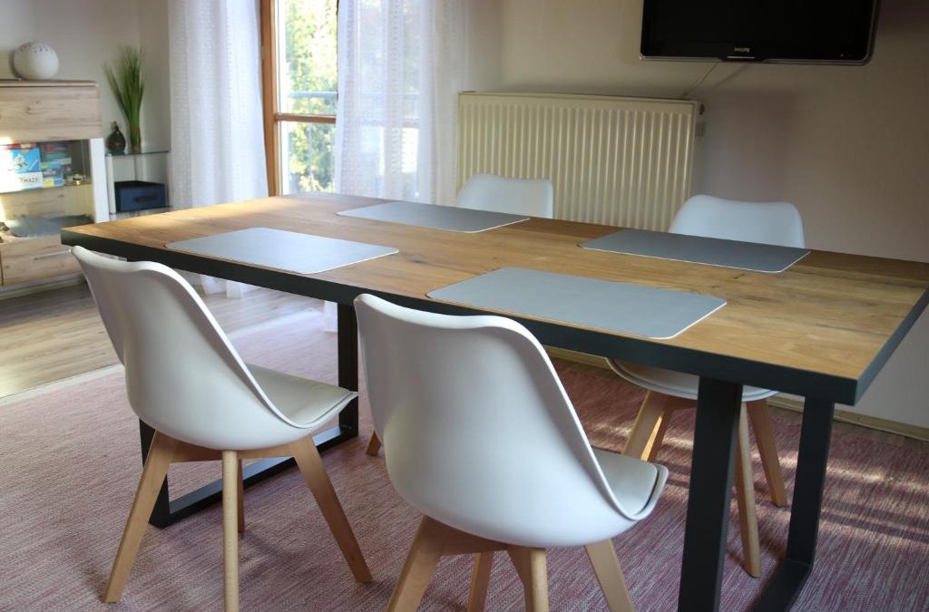 Wolnzach Apartment | Ferienwohnung - Dachgeschoss Schmuckstück