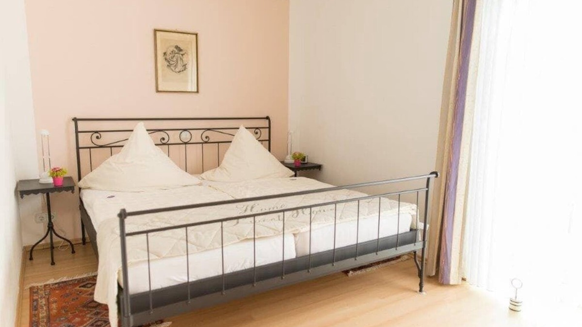 Neualbenreuth Apartment | Ferienwohnung mit Terrasse und Voll Ausgestatteter Küche