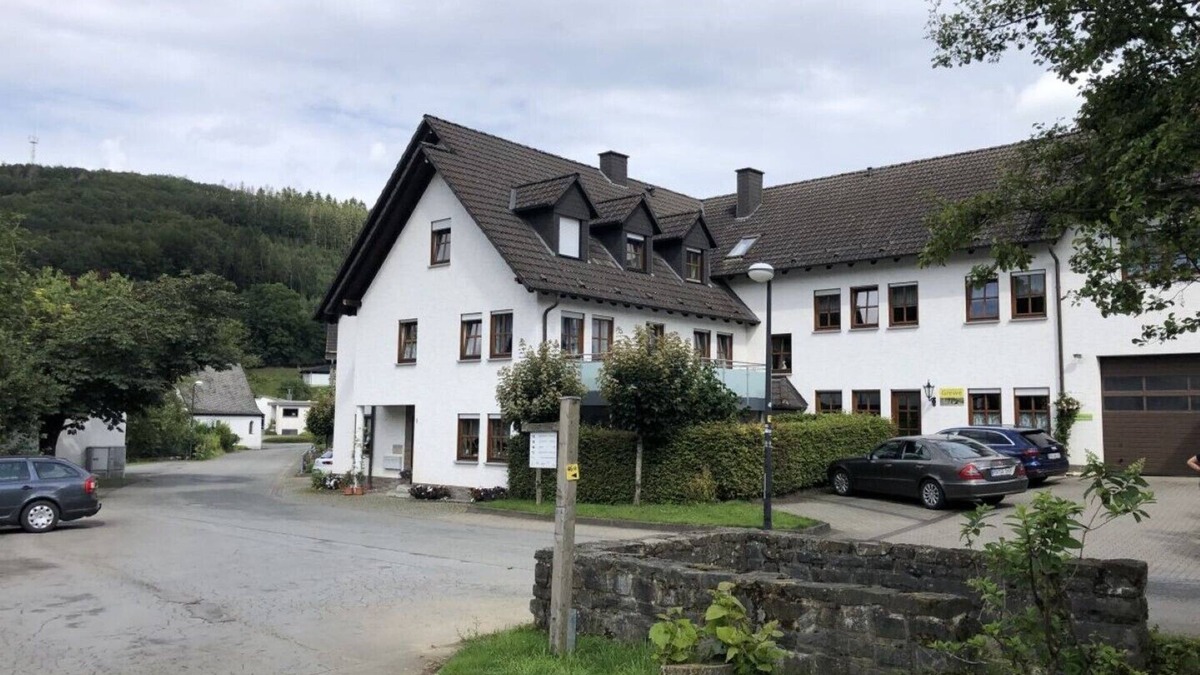 Sundern Apartment | Ferienwohnung Grewe mit 77qm und Balkon - in Ruhiger Lage