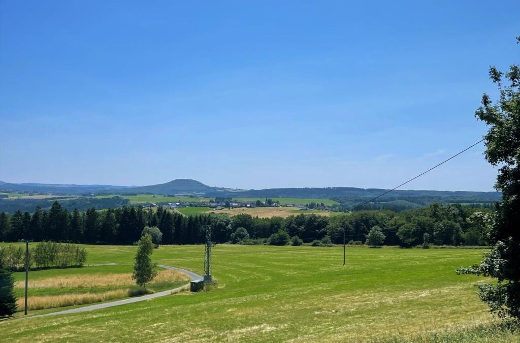 Blindert Apartment | Ferienwohnung Eifel (Blick Aremberg)