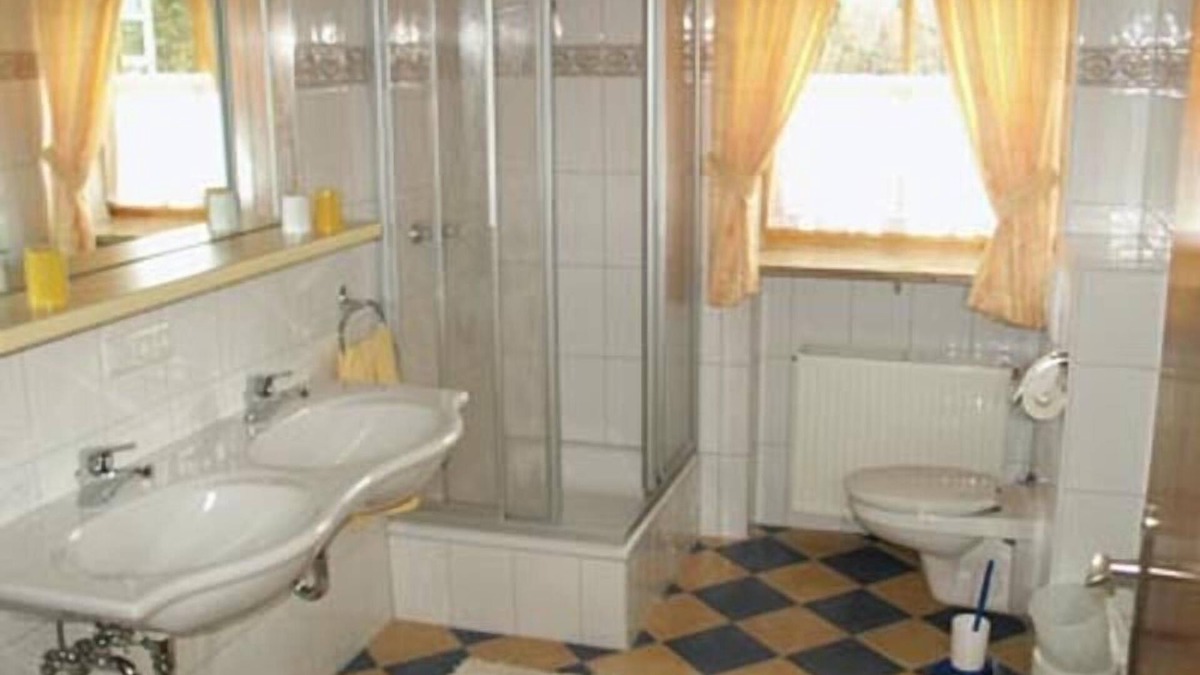 Bischofswiesen Apartment | Ferienwohnung für 2-5 Pers., ca. 72 qm, 2 Schlafzimmer, Wohnraum mit Kochnische, große Terrasse, Balkon