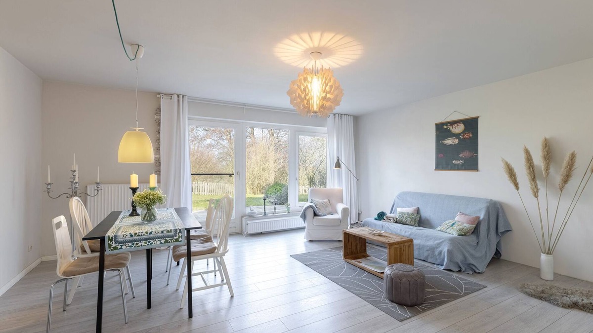 Brenkenhagen Apartment | Ferienwohnung Große Freiheit mit Terrasse in Brenkenhagen