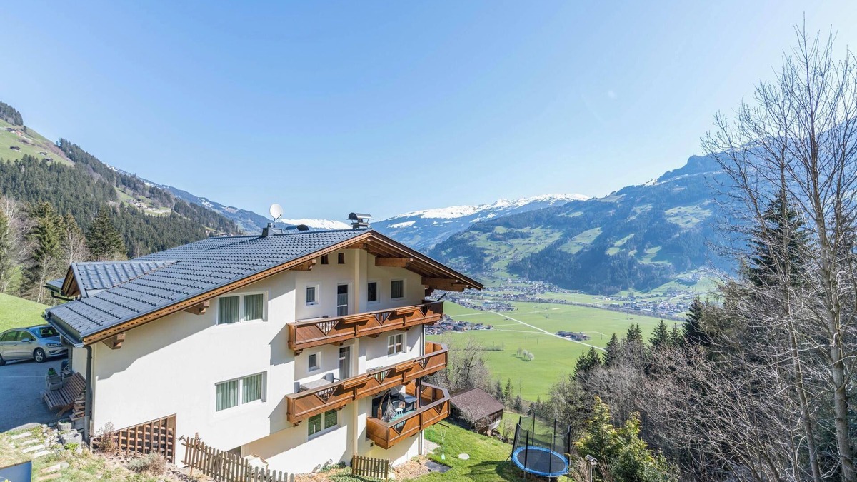 Schwendau Apartment | "Ferienwohnung Helena" Close to the Ski Resorts Penken & Ahorn with Mountain View