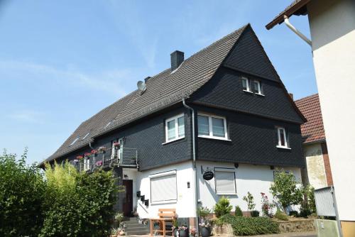 Bad Zwesten Apartment | Ferienwohnung "Im alten Pfarrhaus"
