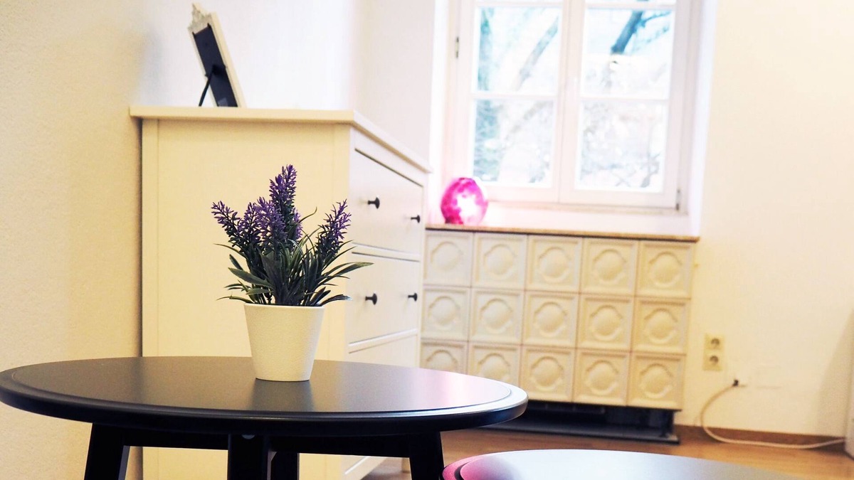 Staufen im Breisgau Apartment | Ferienwohnung im historischen Stadttor, 75qm mit 2 Schlafzimmer und Balkon für max. 5 Personen