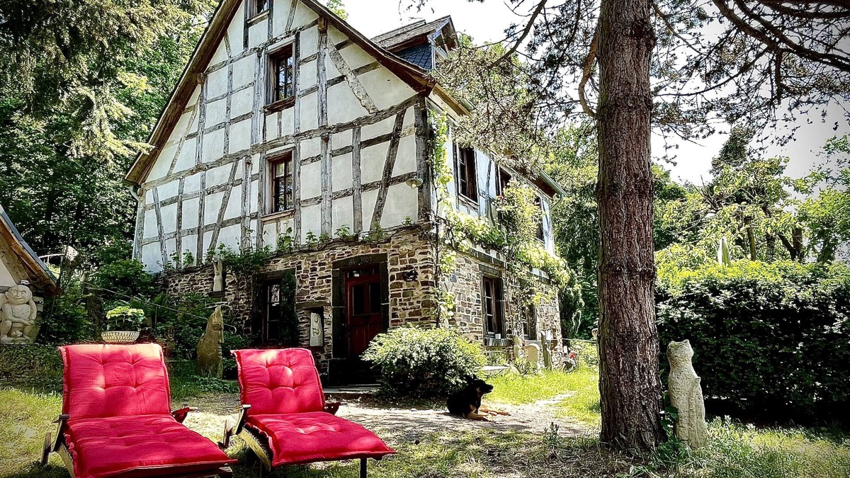 Munstermaifeld Apartment | Ferienwohnung in Außergewöhnlichem Bruchstein-ferienhaus