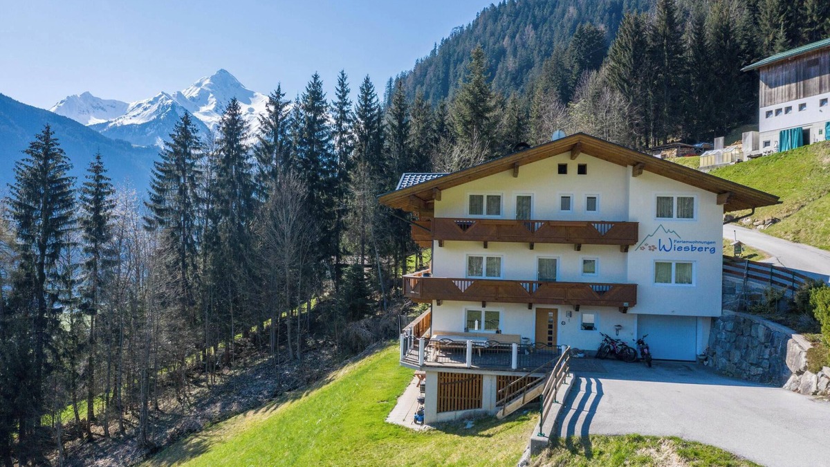 Schwendau Apartment | "Ferienwohnung Jakob" Close to the Ski Resorts Penken & Ahorn with Mountain View