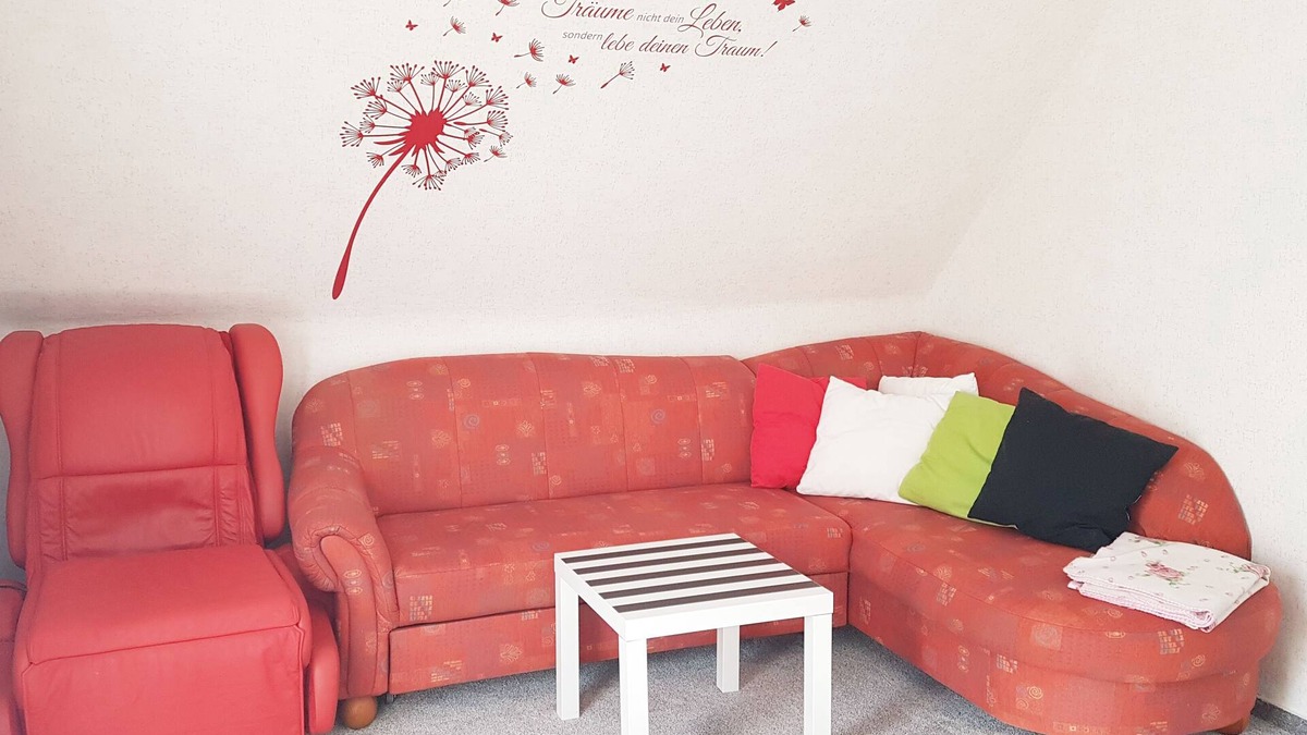 Gifhorn Condo | Ferienwohnung Kochel, 44 qm, mit Wohn-/schlafraum, Balkon mit Blick in Garten