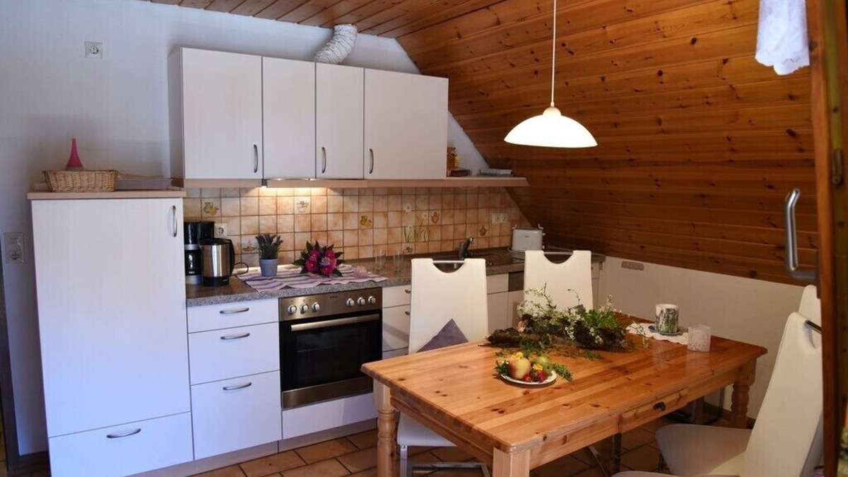 Kirchzarten Apartment | Ferienwohnung Lavendel mit 85qm, 1 Schlafzimmer, 1wohn-schlafbereich, Max. für 6 Personen