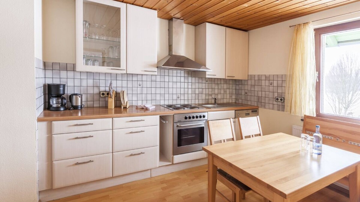 Aulendorf Apartment | Ferienwohnung Linde, 80qm, 1 Schlafzimmer, 1 Kinderschlafzimmer, max. 2 Erwachsene und 4 Kinder