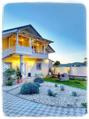 Brinje Apartment | Ferienwohnung Luna mit Pool