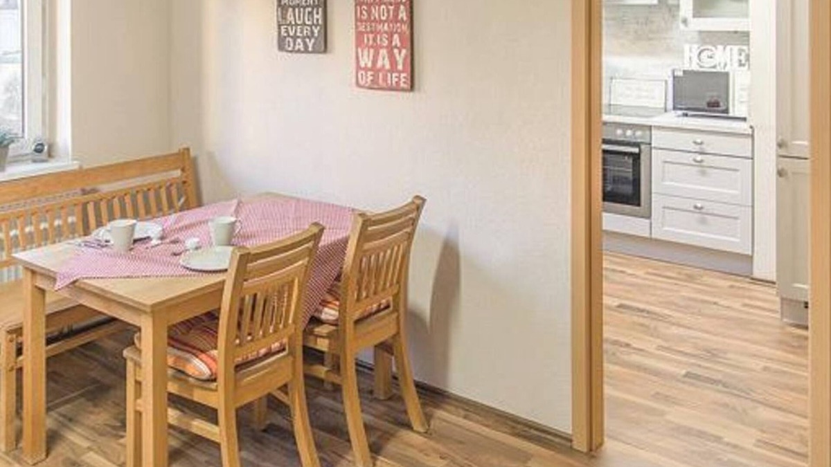 Hillesheim Apartment | Ferienwohnung Mira - 2-Bed Apartment Shower/WC, balcony