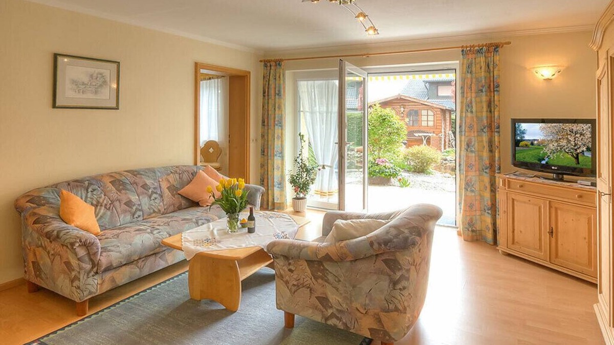 Bad Birnbach Apartment | Ferienwohnung mit Gartenblick und Terrasse im Erdgeschoss (48qm)