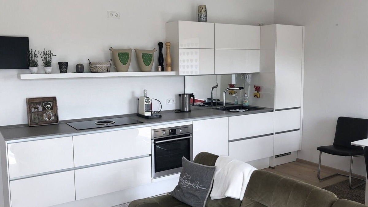Riedenburg Apartment | Ferienwohnung mit Holzterrasse und ebenerdiger Dusche für zwei Personen