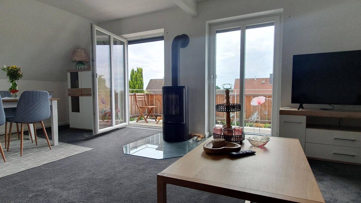 Moelln Apartment | Ferienwohnung mit Kamin, Balkon, Boxspringbett, 3 Personen, See-und Waldnähe