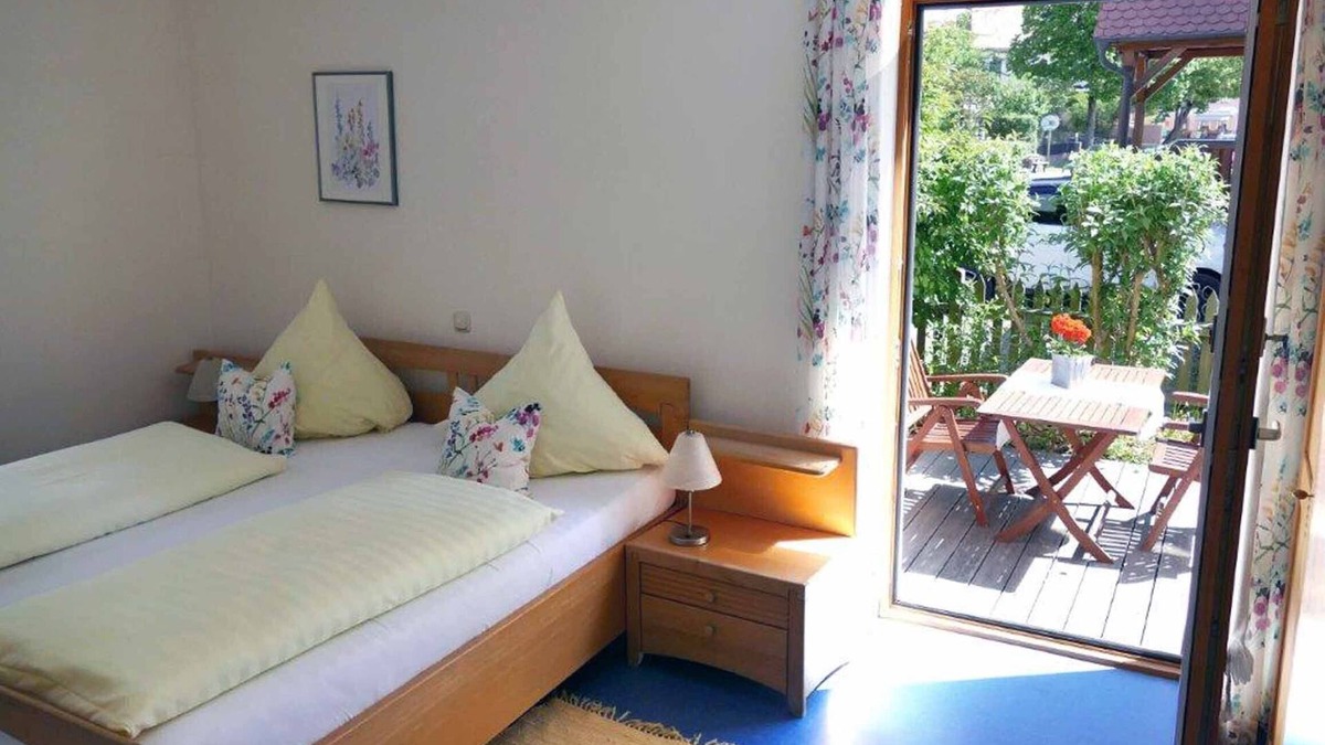 Absberg Apartment | Ferienwohnung mit möblierter Holzterrasse