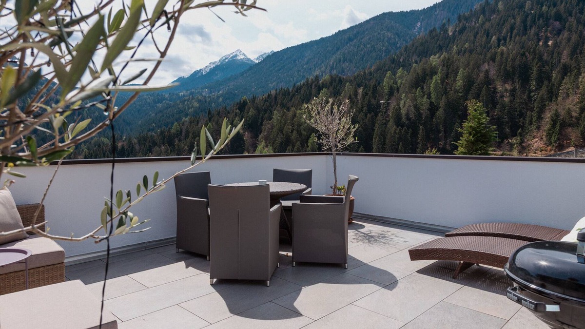 Vollan Apartment | Ferienwohnung mit Pool und Wunderschöne Terrasse mit Tolle Blick auf die Berge