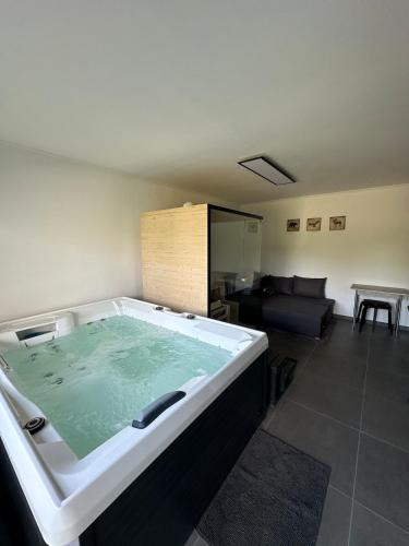 Glindfeld Apartment | Ferienwohnung mit Pool und Sauna - Medebach