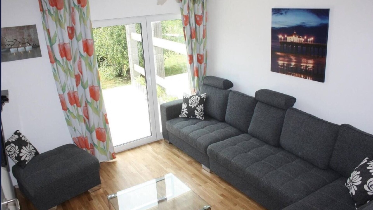 Neuendorf Apartment | Ferienwohnung Neuendorf für 1 - 9 Personen mit 2 Schlafzimmern - Trampolin, Boot