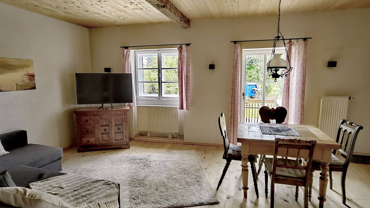 Halfing Apartment | Ferienwohnung Nusseckerl, 42 qm Obergeschoss, Kombinierter Wohn- und Schlafraum