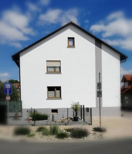 Momlingen Apartment | Ferienwohnung Odenwaldblick