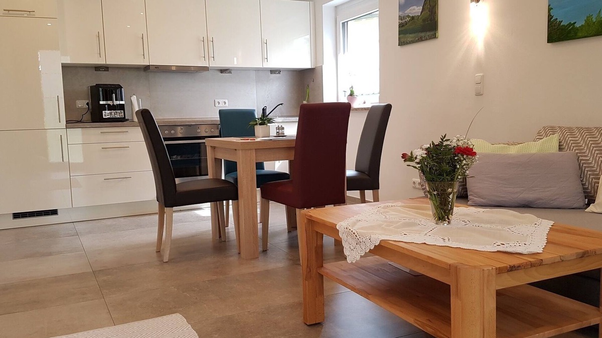 Bad Endorf Apartment | Ferienwohnung "Rositta", 45 qm Erdgeschoss, 1 separates Schlafzimmer