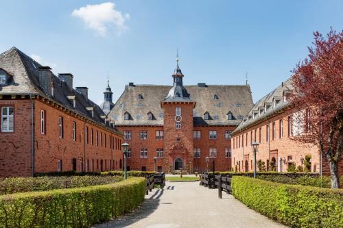 Oberhundem Apartment | Ferienwohnung Saalstube - Schloss Adolphsburg