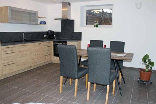 Wasserzell Apartment | Ferienwohnung Schertel - Dorsbrunn