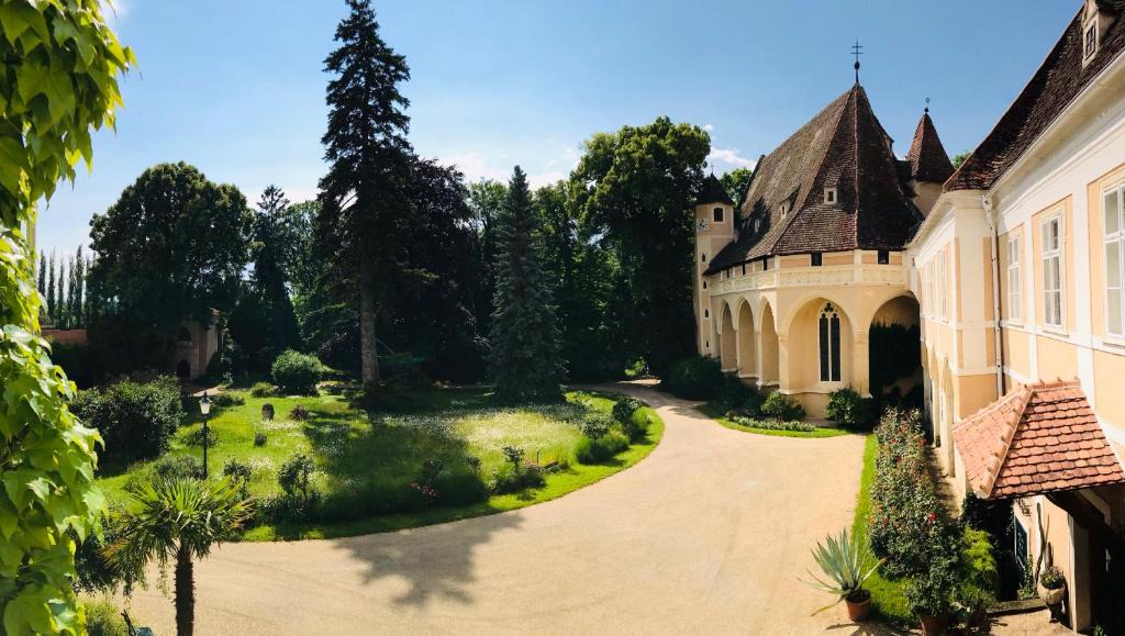 Schrattenthal Apartment | Ferienwohnung Schloss Schrattenthal