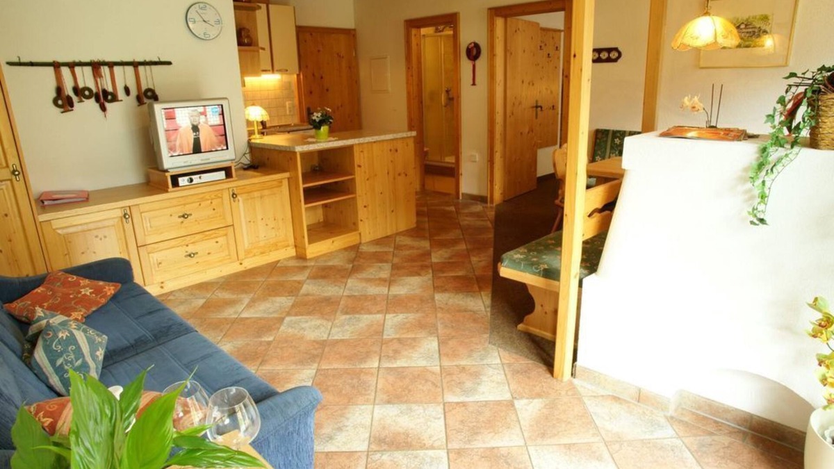 Jerzens Apartment | Ferienwohnung Schneckenhaus - Landhaus Raich