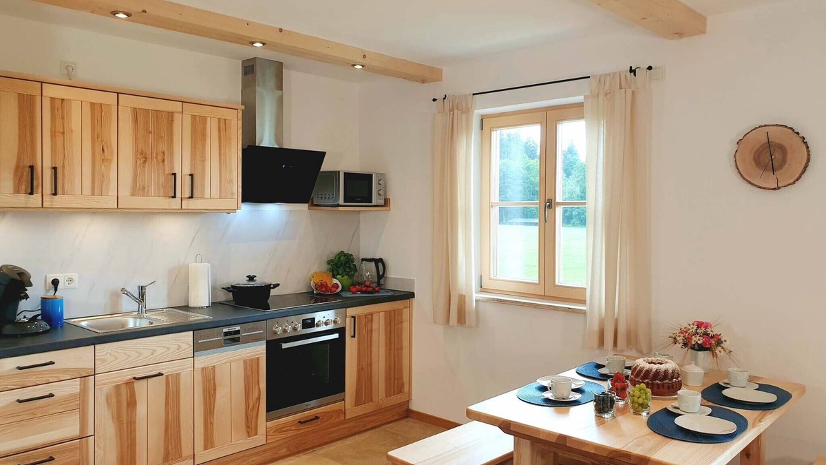 Soechtenau Apartment | Ferienwohnung Seeblick, 82 qm Maisonette, 2 Separate Schlafzimmer