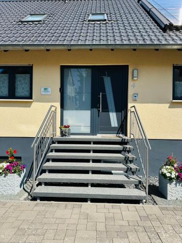 Osburg Apartment | Ferienwohnung Sternfeld