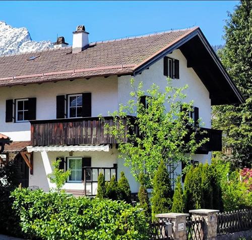 Gmain Apartment | Ferienwohnung Straußstrasse