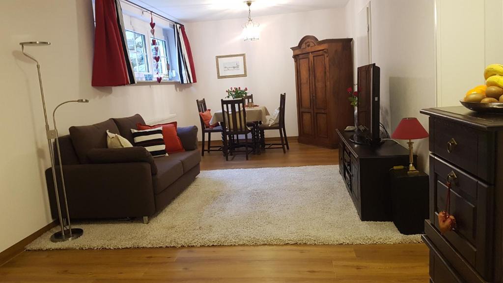 Meckenbeuren Apartment | Ferienwohnung "Waldeck" Nahe Messe und Bodensee