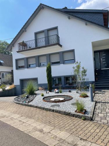 Losheim am See Apartment | Ferienwohnung Waldeck