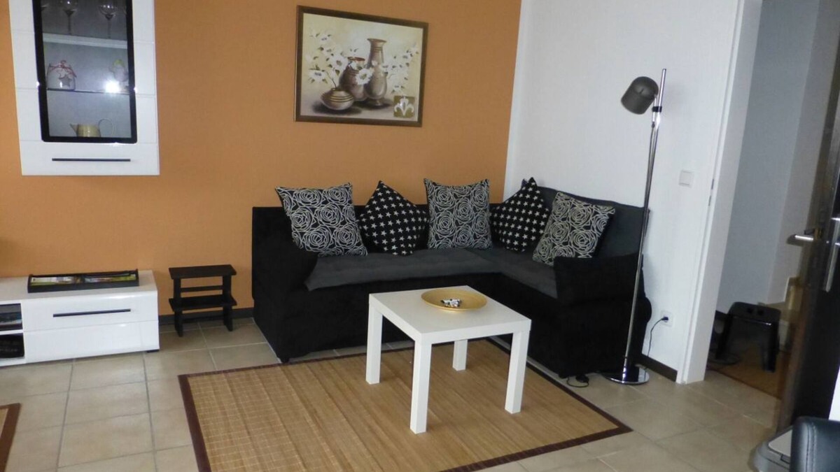 Mitte-Nordost Apartment | Ferienwohnung Wismarweg, 1-3 Pers