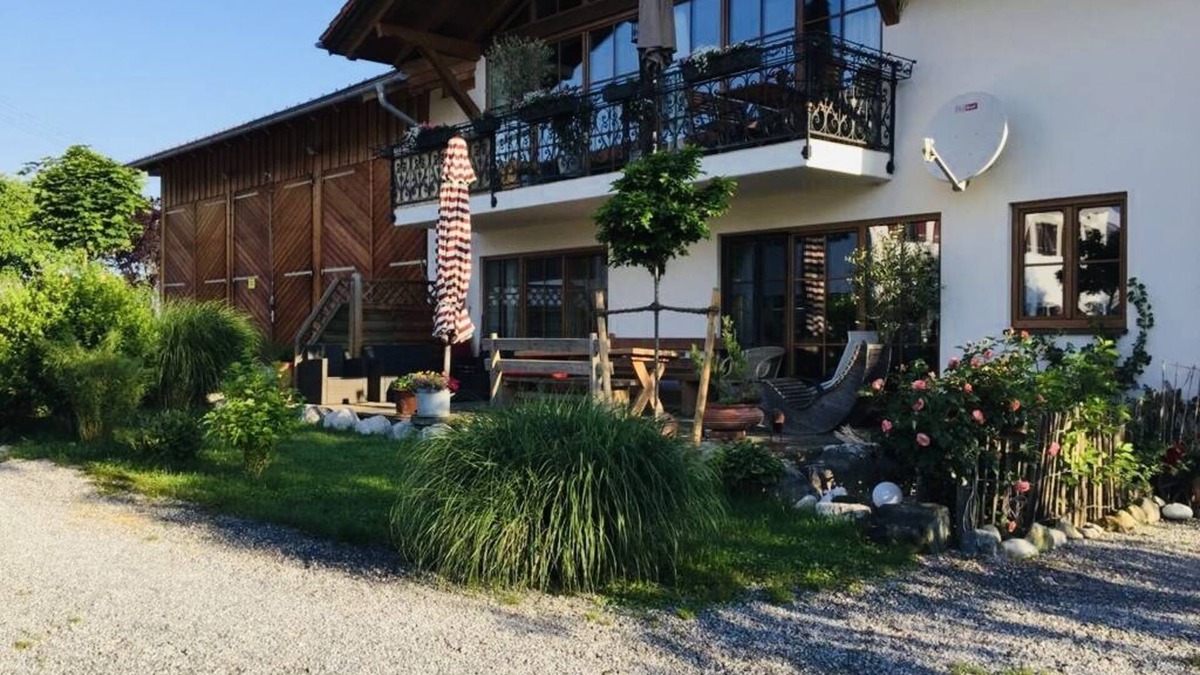 Riedering Apartment | Ferienwohnung zum Bauerngarten