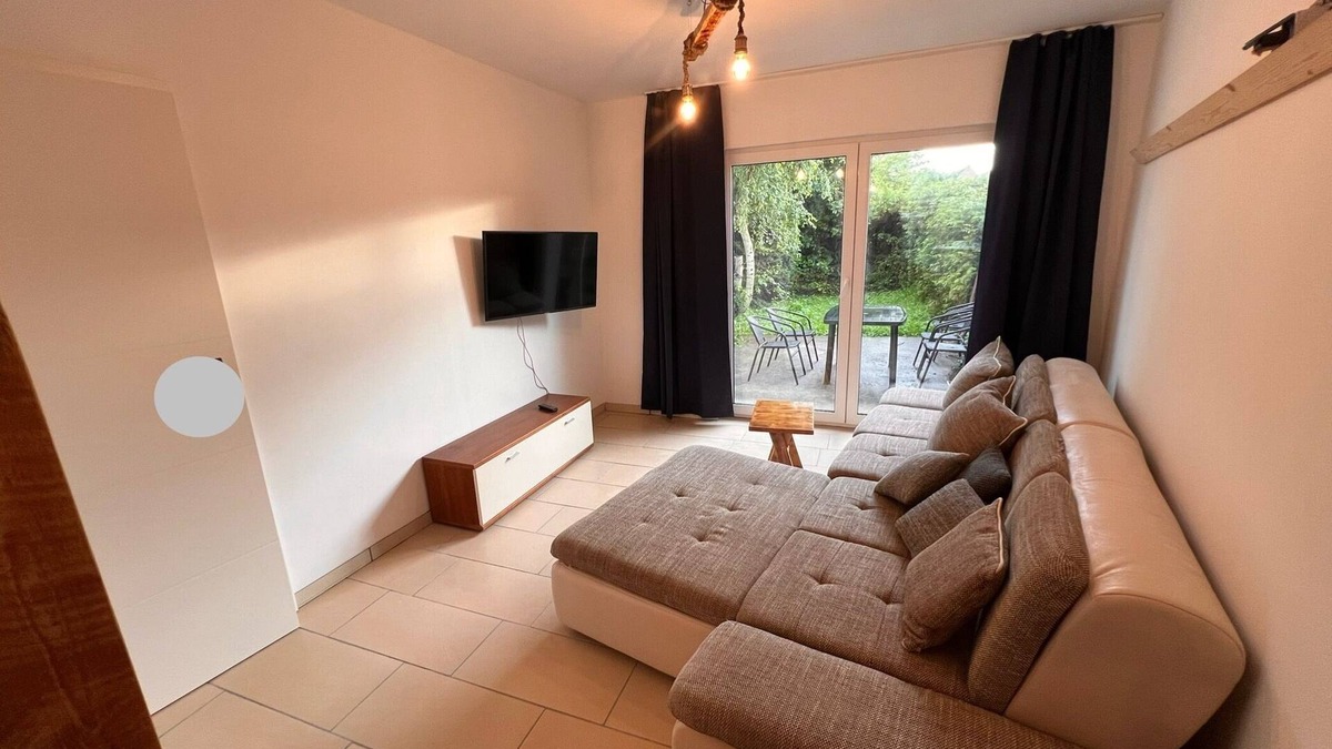 Saal Apartment | Ferienwohnung zum Wall, Trampolin Familienfreundlich, Fussballplatz