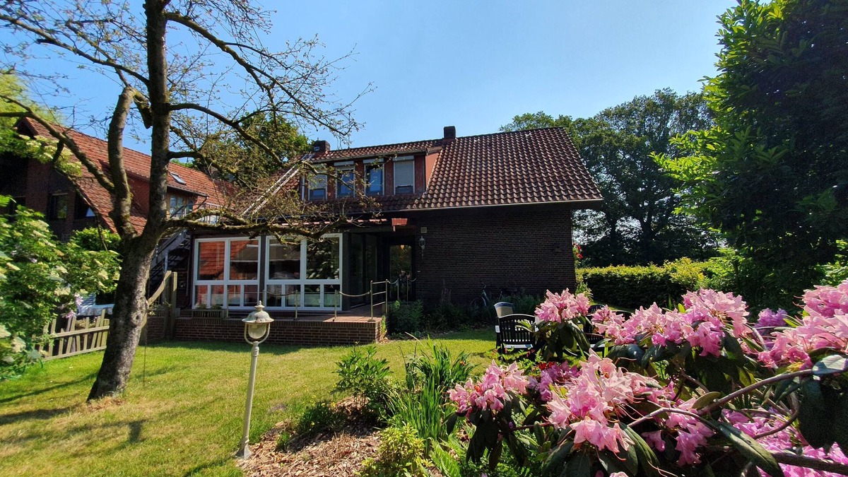 Uplengen Apartment | Ferienwohnungen Am Traumgarten 35646 - Holiday apartment Am Traumgarten -