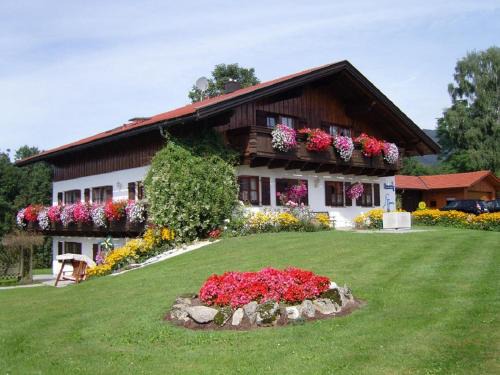 Arnbruck Apartment | Ferienwohnungen Baur