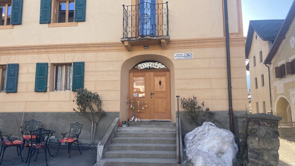 Sent Apartment | Ferienwohnungen Chasa Werro by Interhome