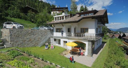 Santa Valburga Apartment | Ferienwohnungen Waldruhe