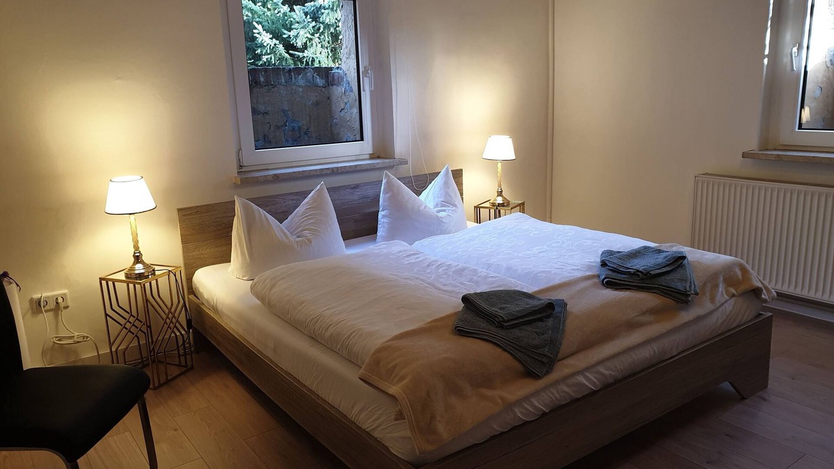 Neupetershain Nord Apartment | Ferienzimmer 1 - Familyandbike