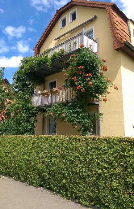 Boehlen House | Ferienzimmer Familie Schmidt