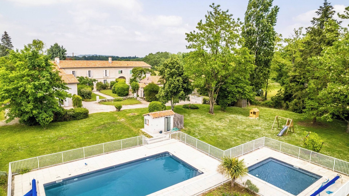 Ronsenac House | Ferme Composée de 5 Gites (28 personnes)