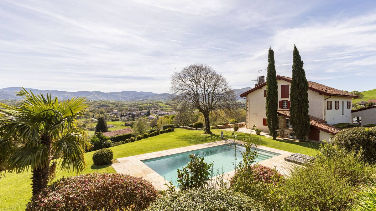 Sare House | Ferme Labourdine avec piscine 5 étoiles - Sare