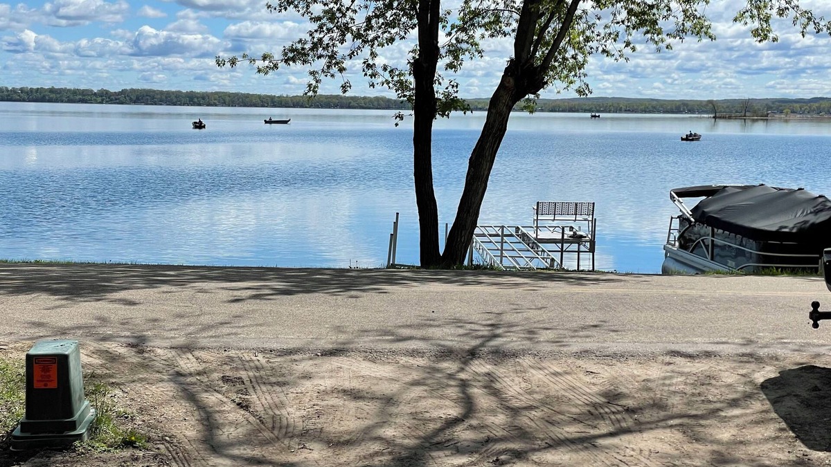 Detroit Lakes Cottage | Fern Beach Hideaway Beautiful New Build Lakefront property-Pet Friendly