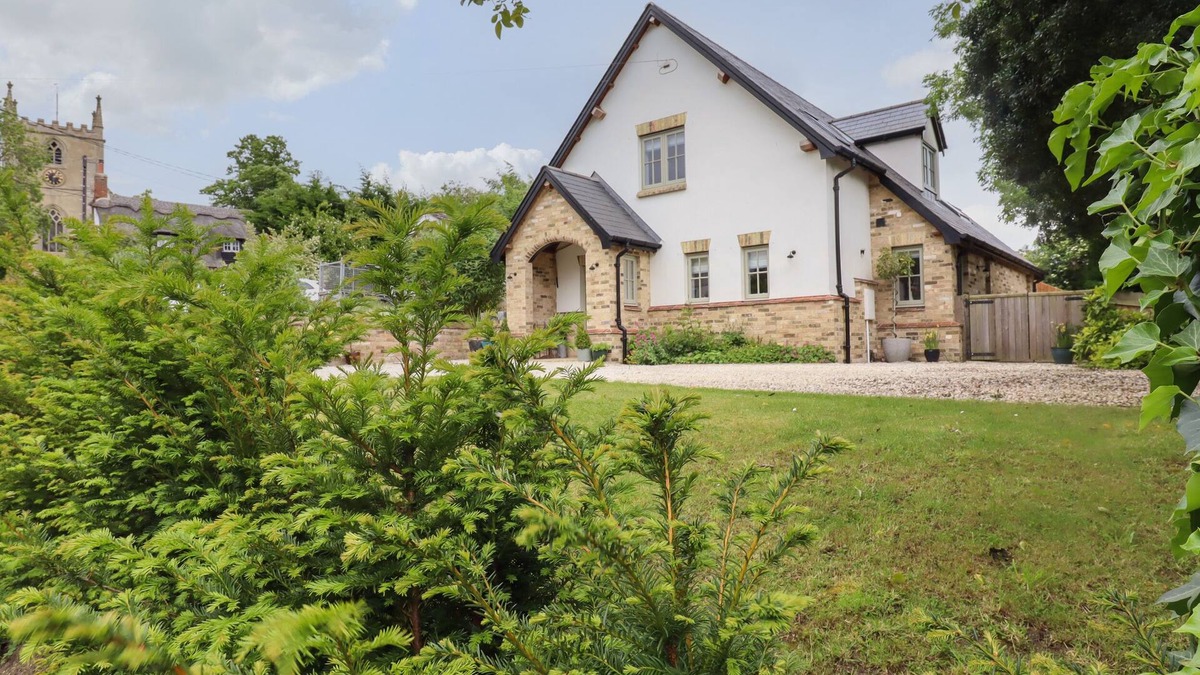 Elsworth Cottage | FERN COTTAGE, pet friendly, with open fire in Elsworth, Cambridge