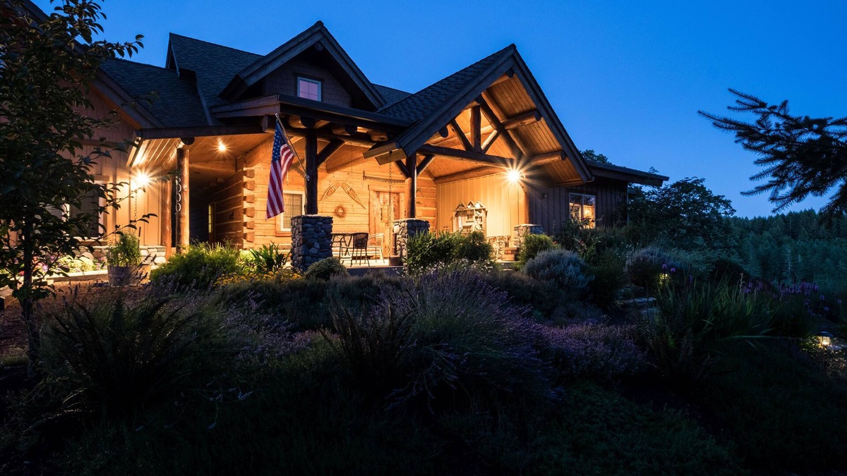 Monmouth House | Fern Hill Lodge - Luxury Log Retreat with Fishing Pond in Oregon Wine Country