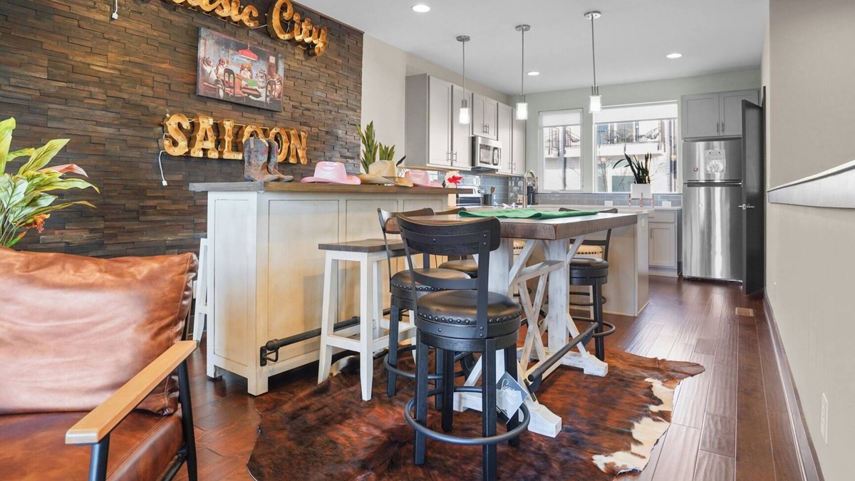 Katie Hill Neighborhood House | Fern Oasis 14–Sleeps 6–Perfect Family Retreat